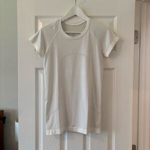 Lululemon Swiftly Tech Short Sleeve Shirt - Hip Length